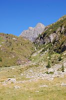 31 Si scende verso il lago del Prato, sempre sorvegliati dall'Aga 